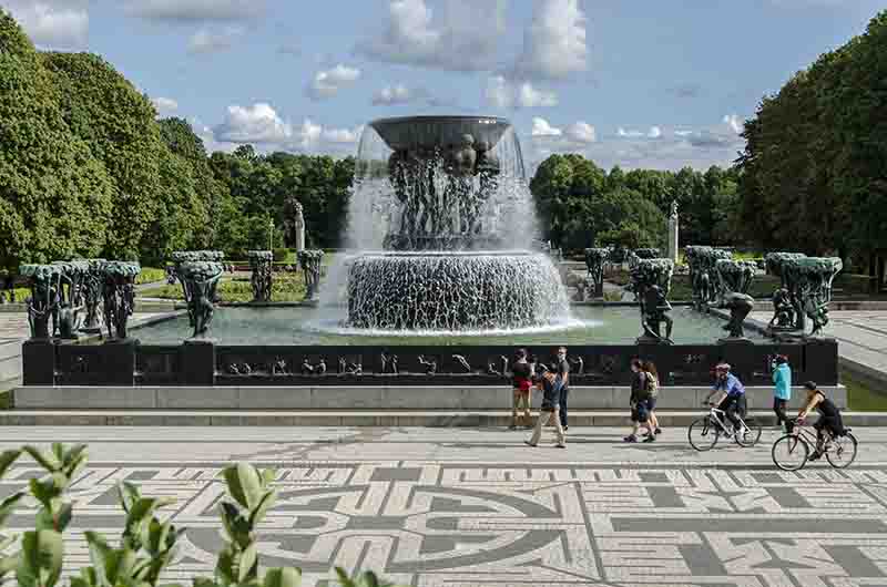 Noruega - Oslo 060 - parque Vigeland - La Fuente.jpg
